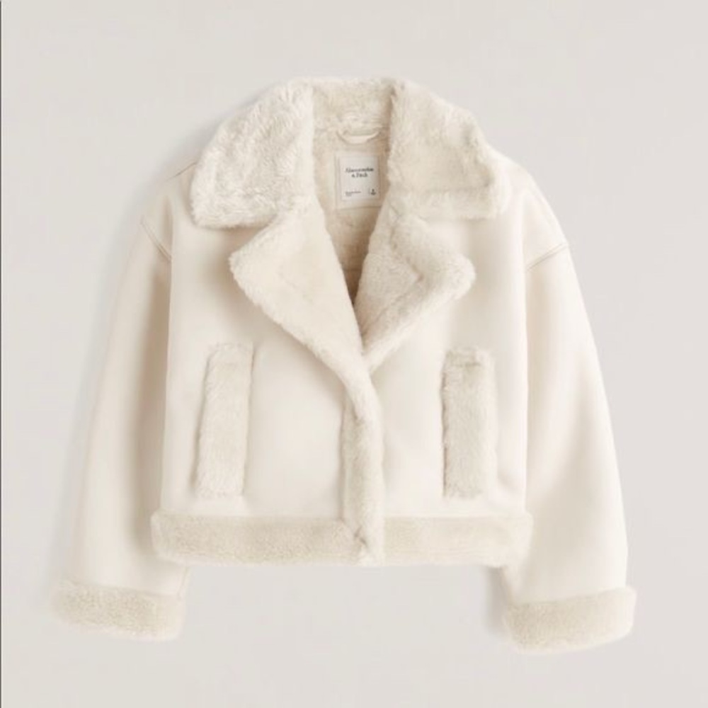 Abercrombie & Fitch Women's Oversized Short Sherpa Lined Vegan Leather Size M
